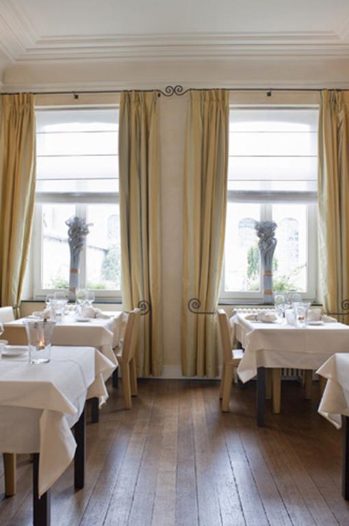 Hotel Le Castel Fosses-La-Ville Zewnętrze zdjęcie